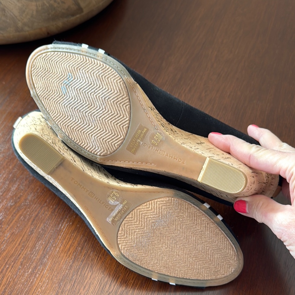 Tommy Hilfiger Black and Tan Heels with Peep Toe - Picture 6 of 6